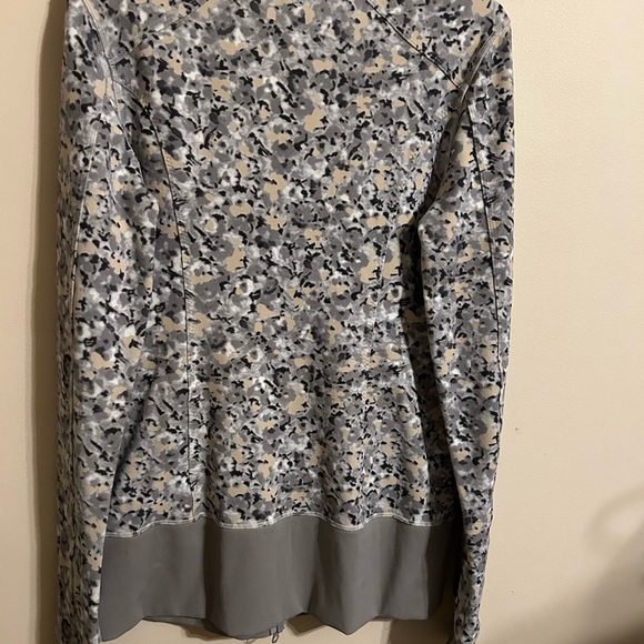 Lululemon Nice Asana Jacket Not So Petite Fleur Silver Spoon/Ambient Grey - Picture 2 of 5